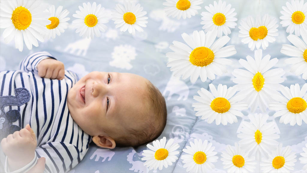 Baby Arvi mit Blumen